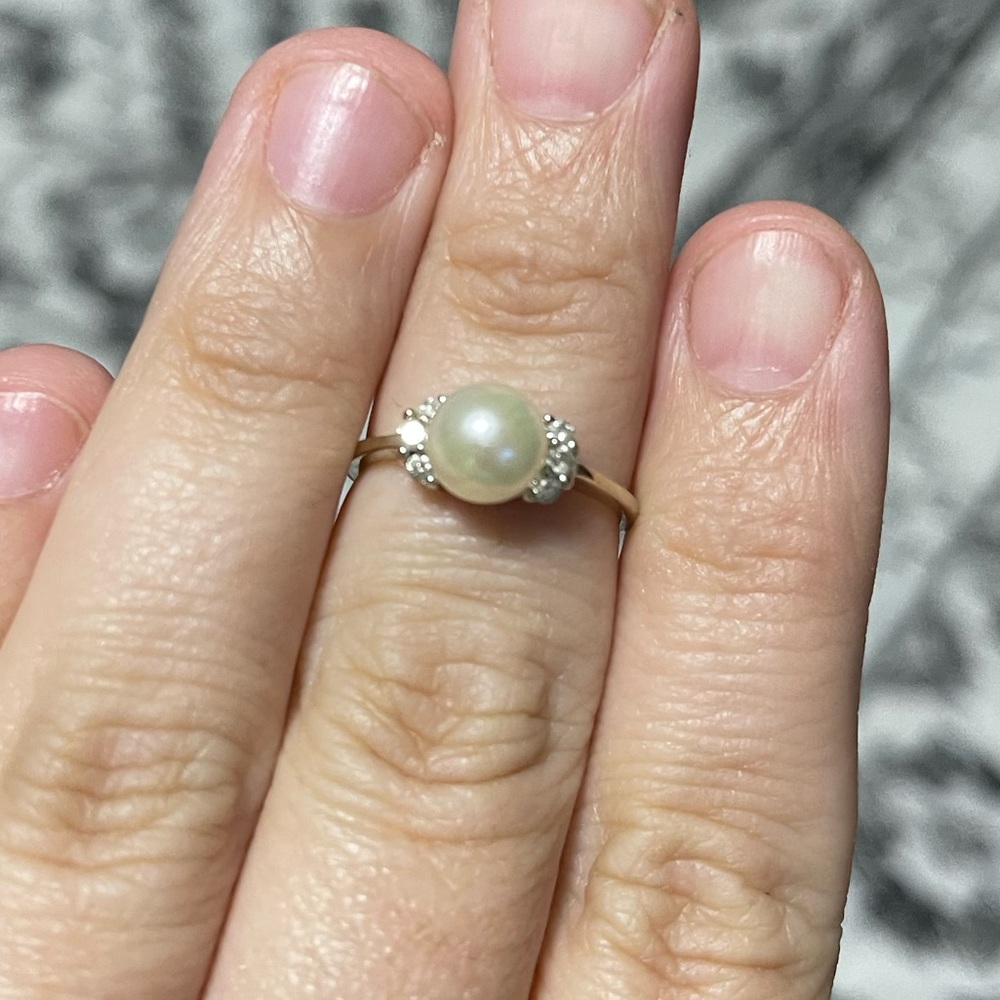 Pearl and diamond 14kt white gold ring.